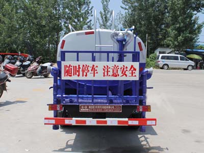 福田2.5吨小型洒水车