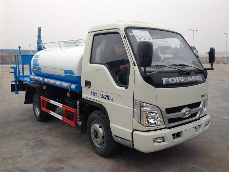 福田2.5吨小型洒水车