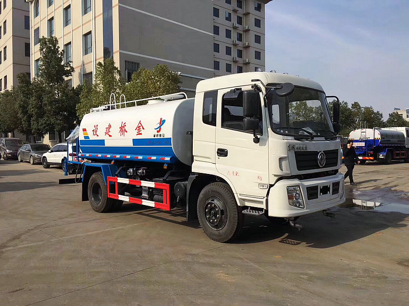 东风专底10-12吨喷雾打药车