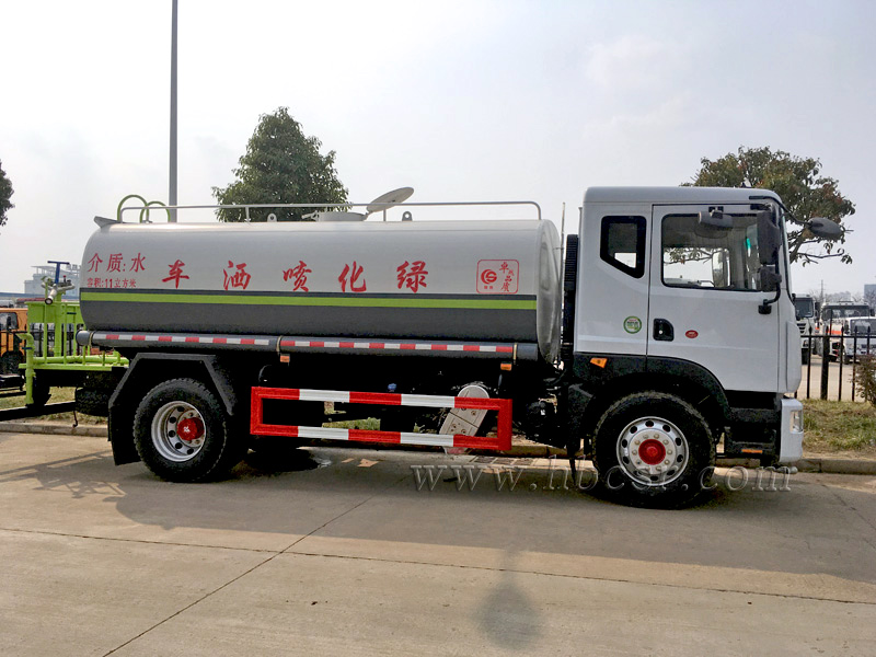 东风多利卡D9型14方洒水车
