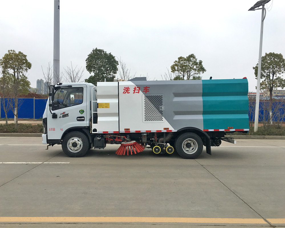 国六东风小多利卡洗扫车