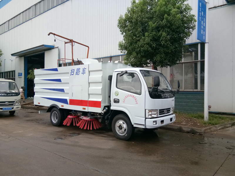 东风蓝牌扫路车