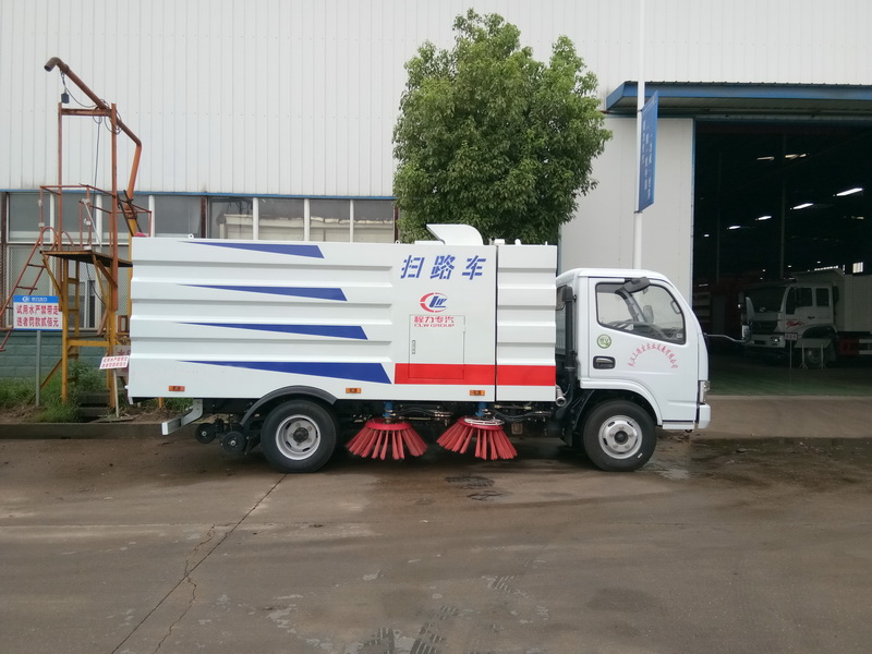 东风蓝牌扫路车