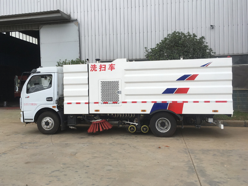 东风大多利卡洗扫车