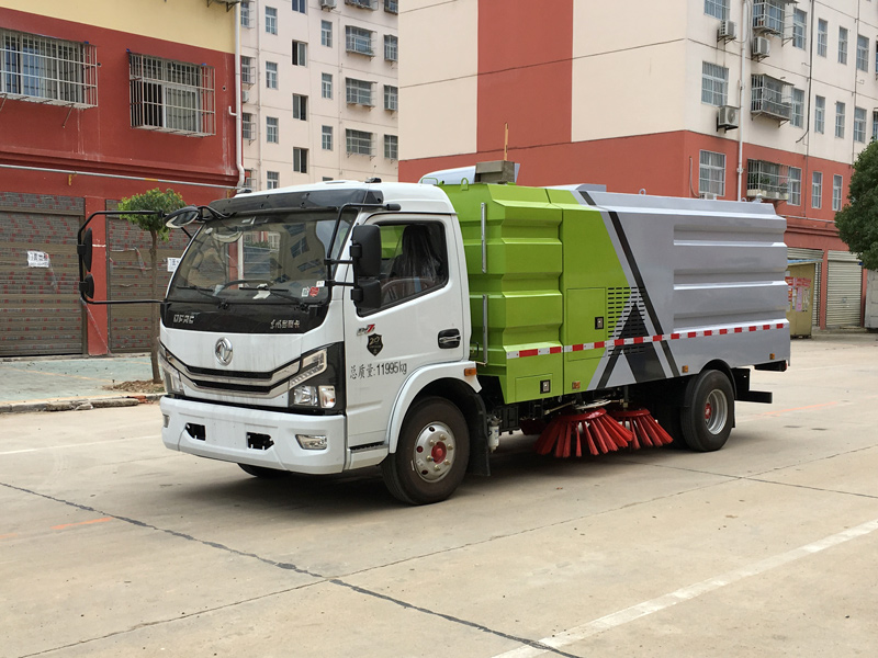 东风大多利卡扫路车