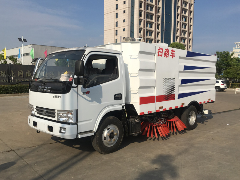 东风小多利卡扫路车
