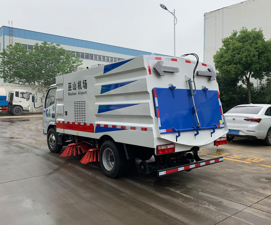 东风小多利卡扫路车
