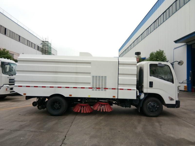 江铃扫路车