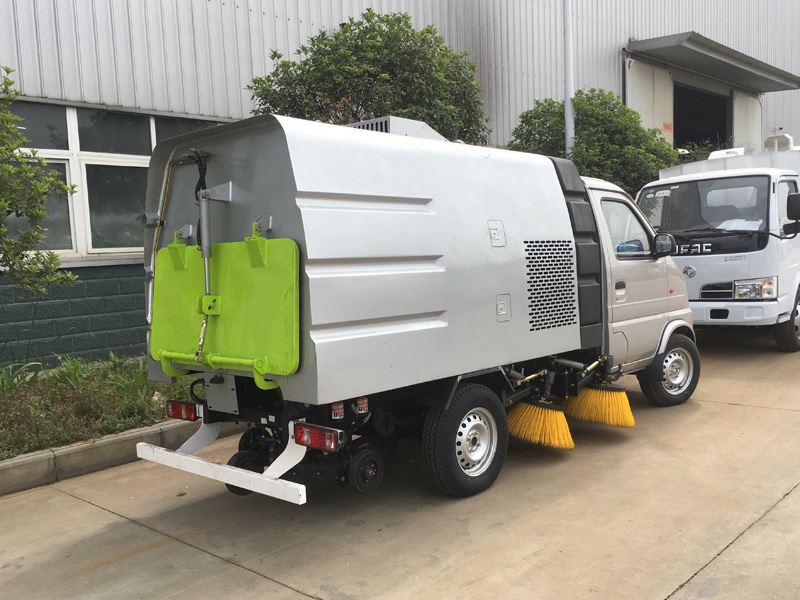 长安小型扫路车