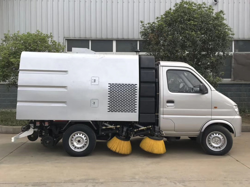 长安小型扫路车