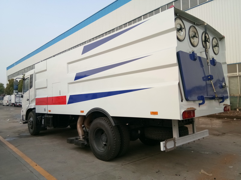 东风天锦吸尘车