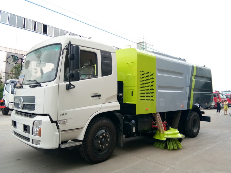 东风天锦干湿两用扫路车