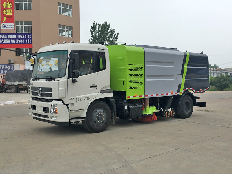 东风天锦干湿两用扫路车