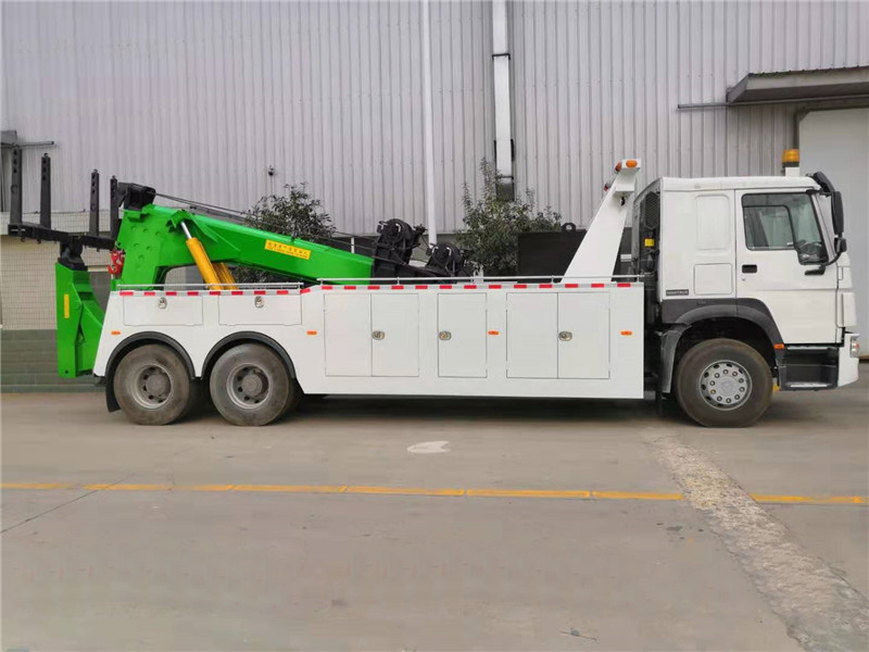 重汽豪沃后双桥一拖一道路救援车
