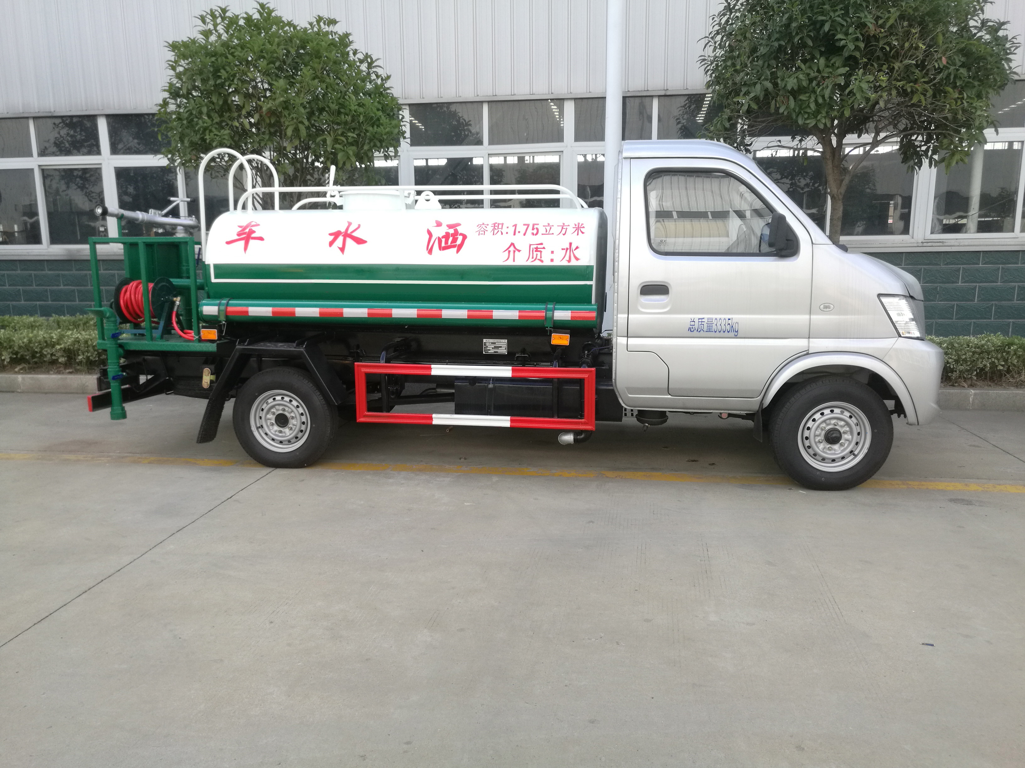 昌河2.5吨打药车_带绿化打药卷盘