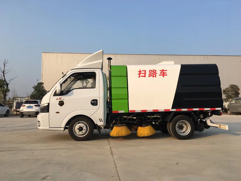 国六东风途逸蓝牌小型扫路车