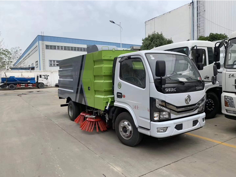 国六东风小多利卡扫路车