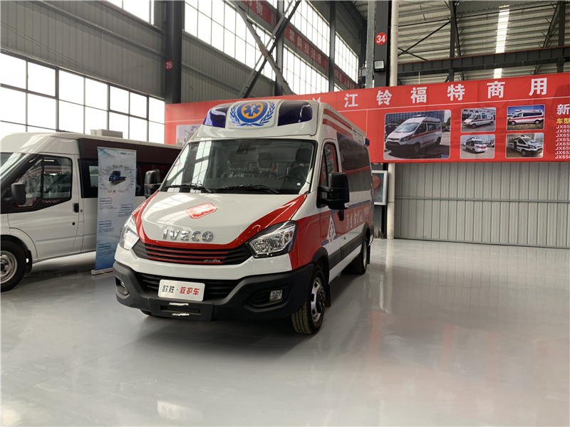 依维柯欧胜8AT旗舰款救护车
