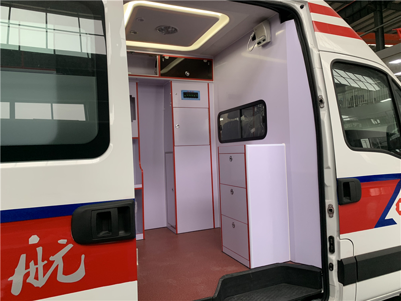 依维柯欧胜8AT旗舰款救护车