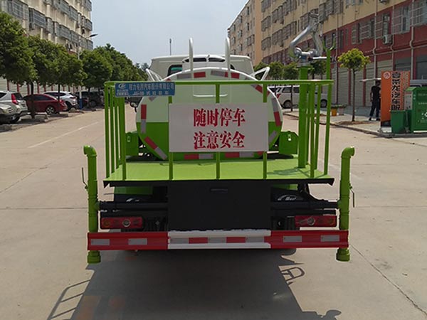 凯马2方蓝牌洒水车（选装雾炮）