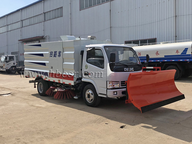 除雪扫路车