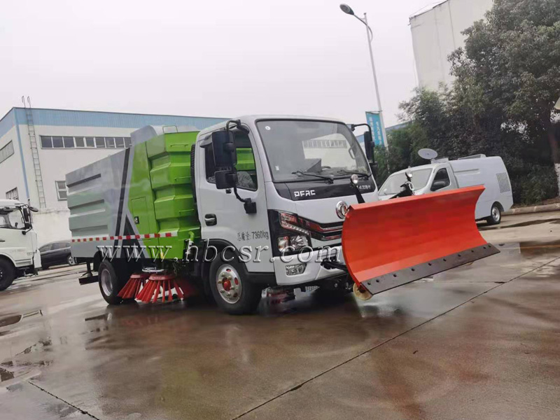 除雪扫路车