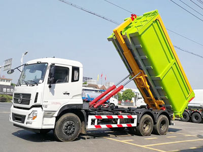 勾臂垃圾车